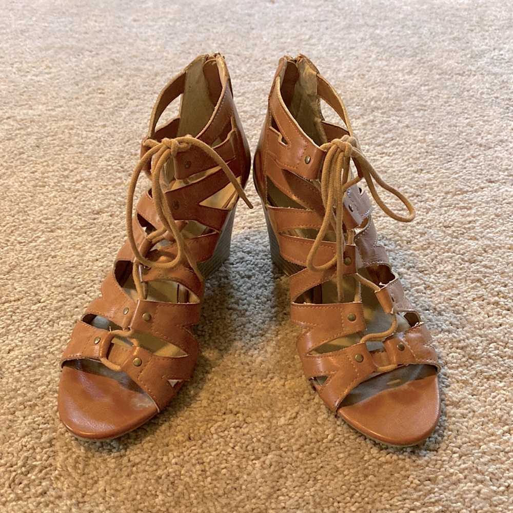 a.n.a. A New Approach cognac leather-look wedges